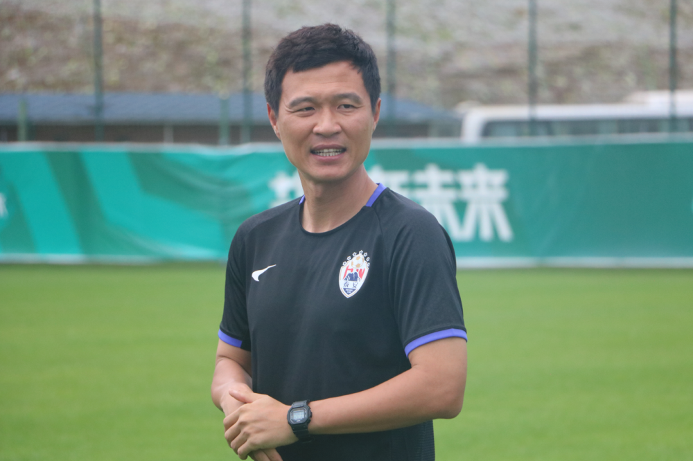 九游体育官网-清晨体能课后，山东泰山队长鼓劲备战荷甲，管理层满意，数据趋势出现新变化